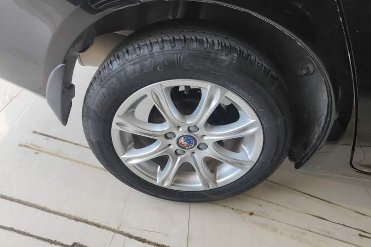 Used Geely Auto Diamond 2013 1.5L Manual Elite Model
