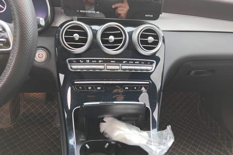 Used Mercedes-Benz GLC 2022 Facelifted GLC 260 L 4MATIC Dynamic Edition Audio And AC Panel