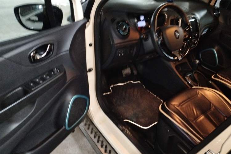 Used Renault Captur 2015 1.2T Automatic Comfort Edition Driver Seat