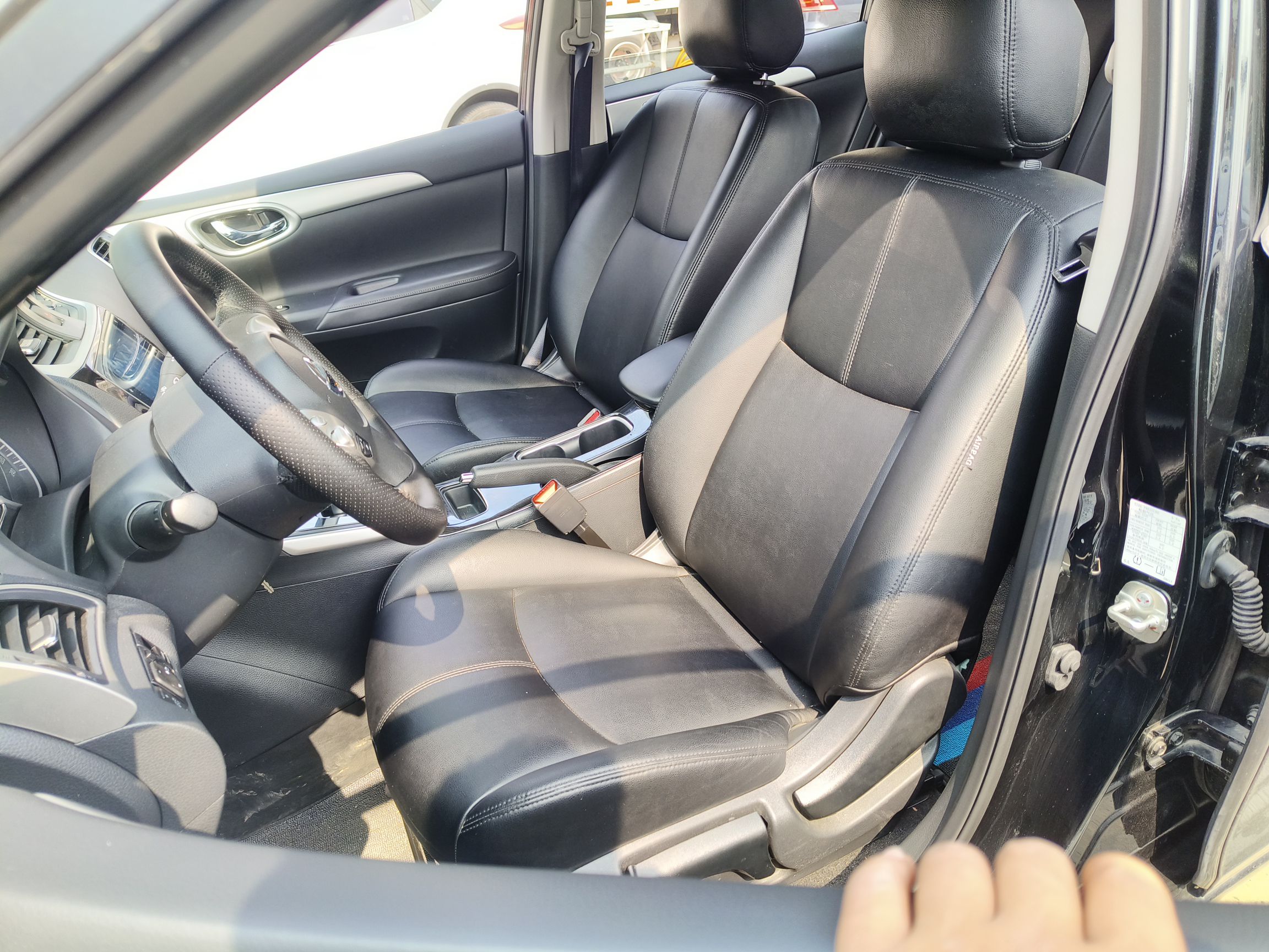 Переднее сиденье в автомобиле