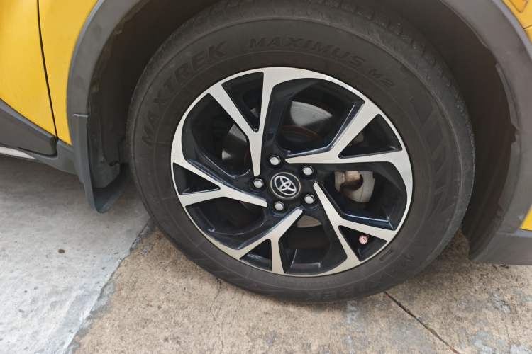 Used Toyota C-HR 2018 2.0L Luxury Sunroof Version China V Emission Standard
