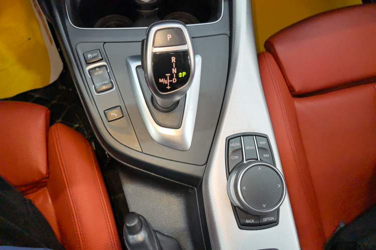 Used BMW 2 Series 2019 225i Convertible Coupe Luxury Edition M Sport Package Gear Lever