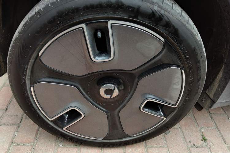 Used smart #1 2022 Premium Edition Right Rear Wheel Hub