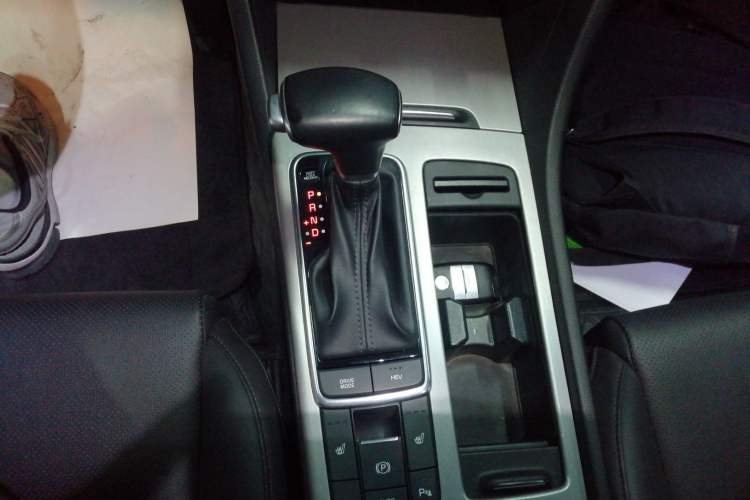 Used Kia K5 New Energy 2018 2.0L ZhiZun Edition Gear Lever