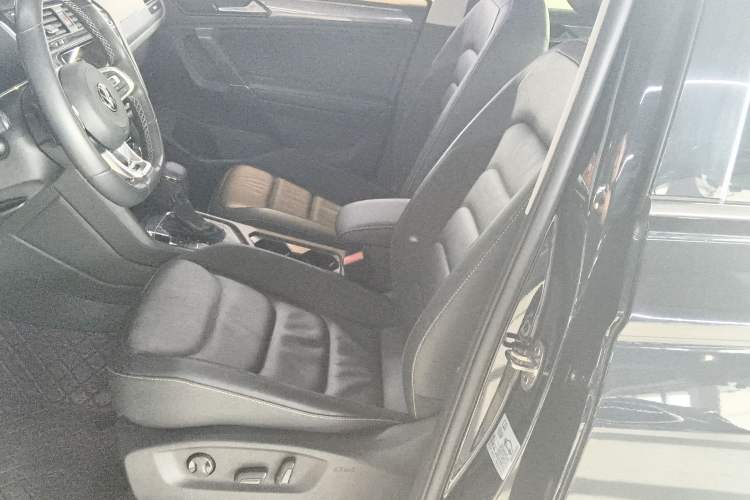 Used Volkswagen Tiguan L 2021 330TSI Automatic Two-Wheel Drive R-Line Enhanced Edition
