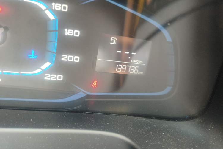 Used Roewe 360 2015 1.5L Manual Luxury Edition Odometer Close Up