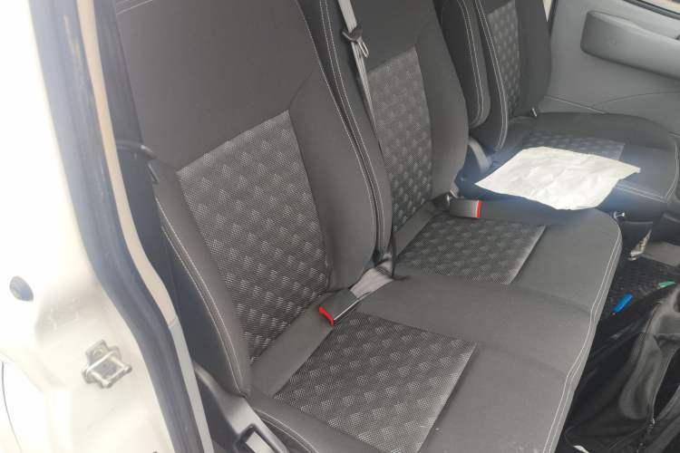 Used SAIC MAXUS Xintu V80 2023 2.0T Manual Classic Aoyuntong Short Wheelbase Ultra-Low Roof 5/6-Seater