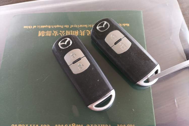 Used Mazda 3 Axela 2017 Hatchback 2.0L Automatic Sport Model China V Emission Standard Vehicle Key