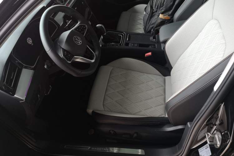 Used Volkswagen Magotan 2025 Revised Version Zhongxiang Edition 330TSI DSG Luxury Trim
