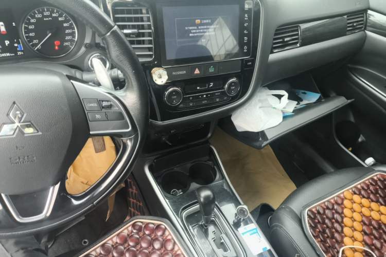 Used Mitsubishi Outlander 2018 2.4L 4x4 Luxury Edition 7-Seater
