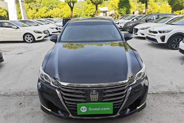 Used Toyota Crown 2018 2.0T Fashion Edition Front