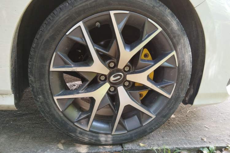 Used GAC Trumpchi EMPOW 2022 270T DCT J16 R-Style Track Edition Right Front Wheel Hub