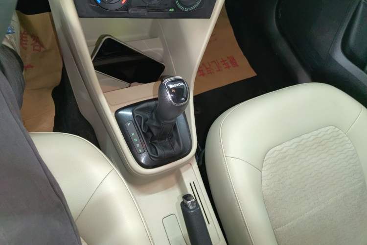 Used Skoda Rapid 2015 1.6L Automatic Smart Selection Model
