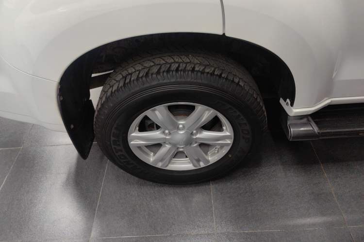 Used Isuzu mu-X 2015 2.5T Two-Wheel Drive Automatic Luxury Edition 7 Seats