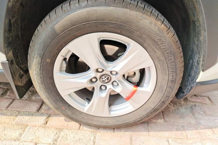 Used Toyota RAV4 2023 2.0L CVT Two-Wheel Drive Urban Edition Right Front Wheel Hub