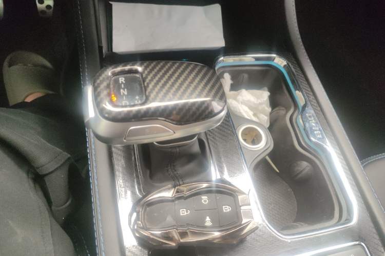 Used BAIC Off-Road BJ40 2023 2.0D Automatic Four-Wheel Drive Blade Hero Edition Adventurer Type (with Front and Rear Electronic Locks) Gear Lever