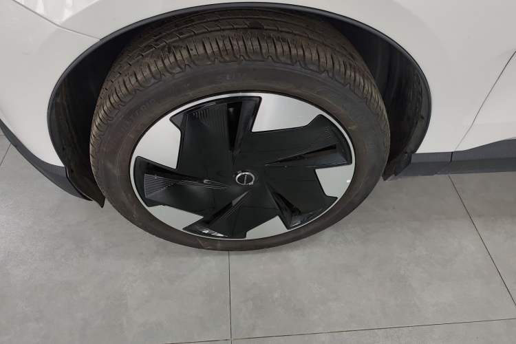 Used Volvo EX30 2025 Rear-Drive Long-Range Plus Model
