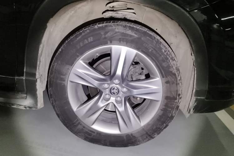 Used Toyota Highlander 2018 2.0T Four-Wheel Drive Luxury Edition 7 Seats China V Emission Standard