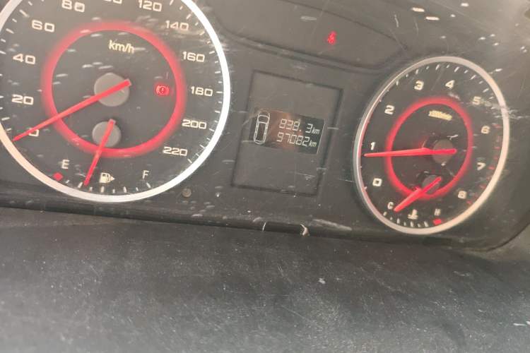 Used SAIC MAXUS G10 2014 2.0T Manual Elite Edition Odometer Close Up