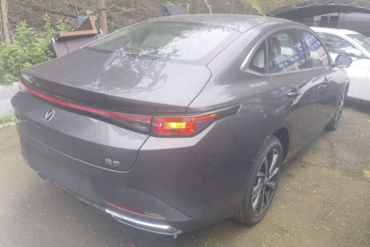 Used CHANGAN Eado 2025 Blue Whale 1.5T 500Bar Prestige Model