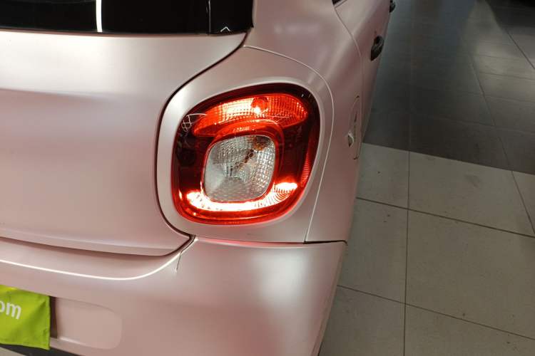 Used smart forfour 2016 1.0L 52 kW Dynamic Edition
