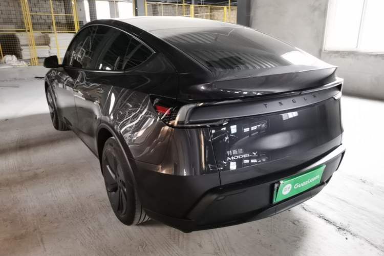 Used Tesla Model Y 2025 Rear-Wheel-Drive Version
