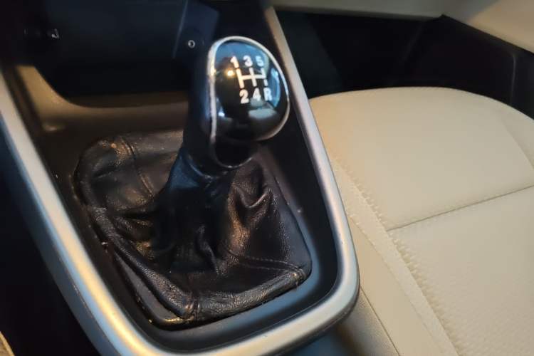 Used Ford Escort 2015 1.5L Manual Comfort Model Gear Lever