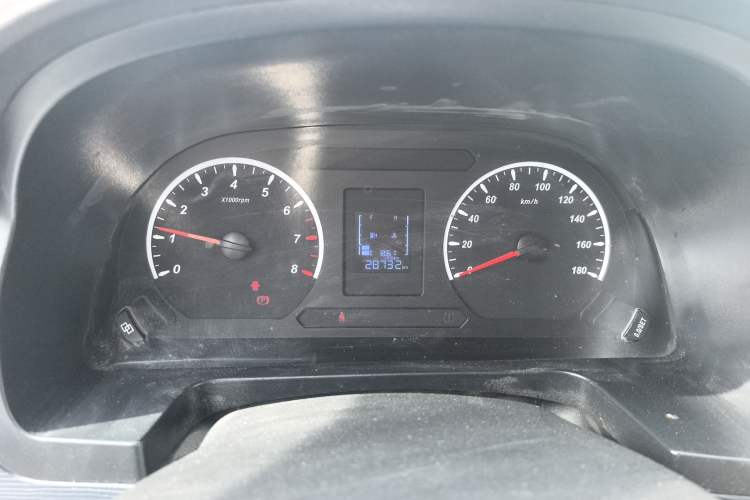 Used FORTHING Lingzhi 2023 M5 1.6L Practical Model 5 Seats