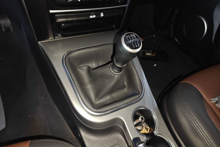 Used Haval H5 Classic 2018 Classic Edition 2.0T Manual Two-Wheel Drive Elite Model Gear Lever