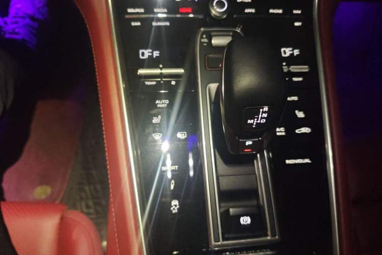 Used Porsche Panamera 2019 Panamera 4 Executive Long Wheelbase 2.9T Gear Lever