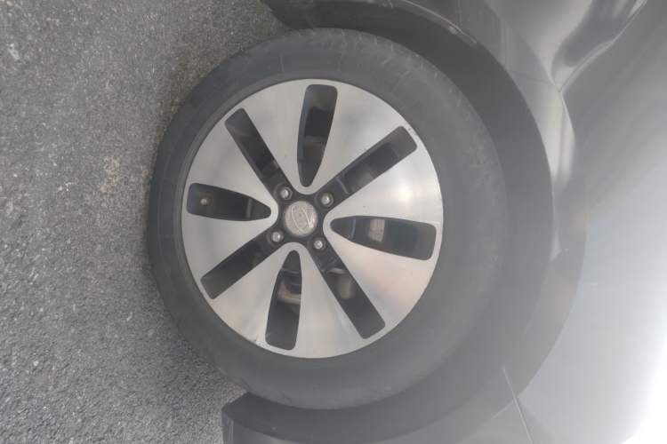 Used Kia K2 2012 Sedan 1.4L MT TOP Commemorative Edition