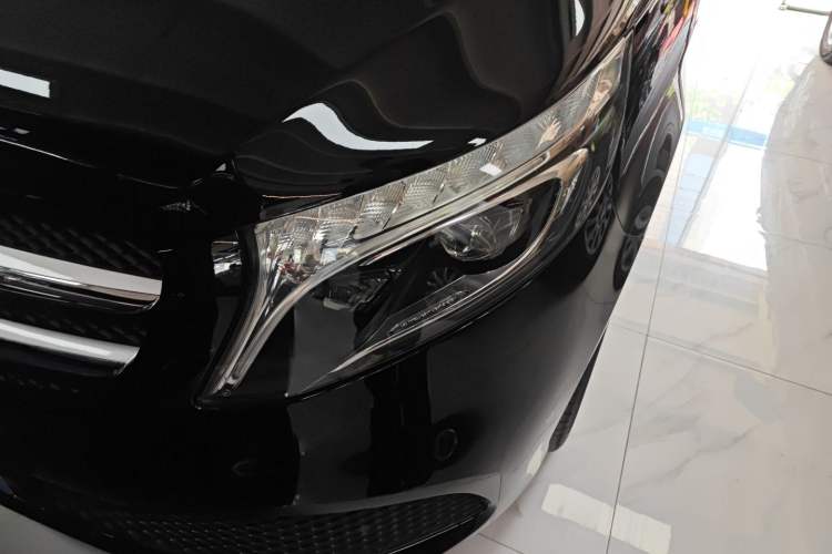 Used Mercedes-Benz V-Class 2021 V 260 Avantgarde Edition Left Front Headlight