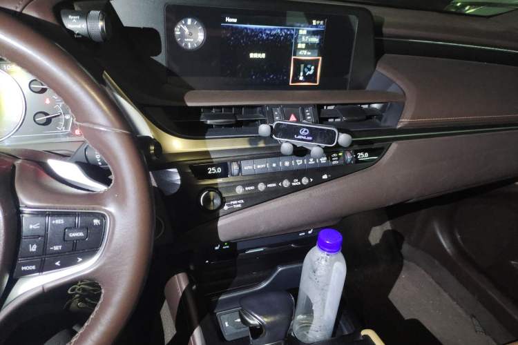 Used Lexus ES 2018 300h Premier Edition China VI Standard