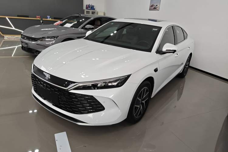 Used BYD Qin L 2025 DM-i Smart Drive 120KM Leading Model