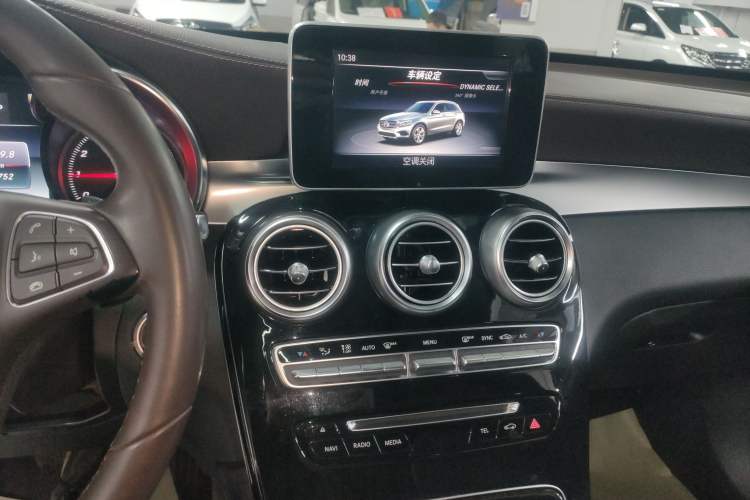 Used Mercedes-Benz GLC 2018 GLC 260 4MATIC Luxury Model
