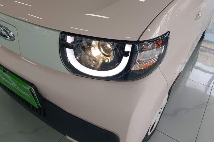 Used Chery QQ Ice Cream 2022 170km Sundae Phosphate Lithium-Ion
