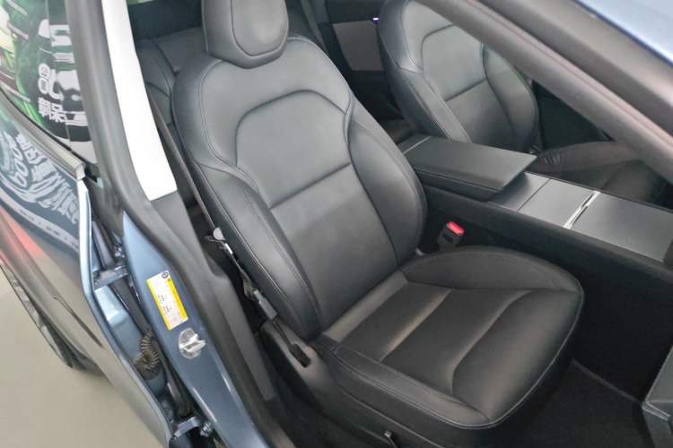 Used Tesla Model Y 2025 Rear-Wheel-Drive Version Right Front Seat