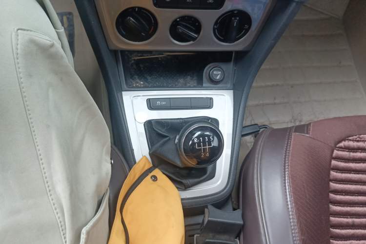 Used Volkswagen Lavida 2013 1.6L Manual Fashion Edition Gear Lever