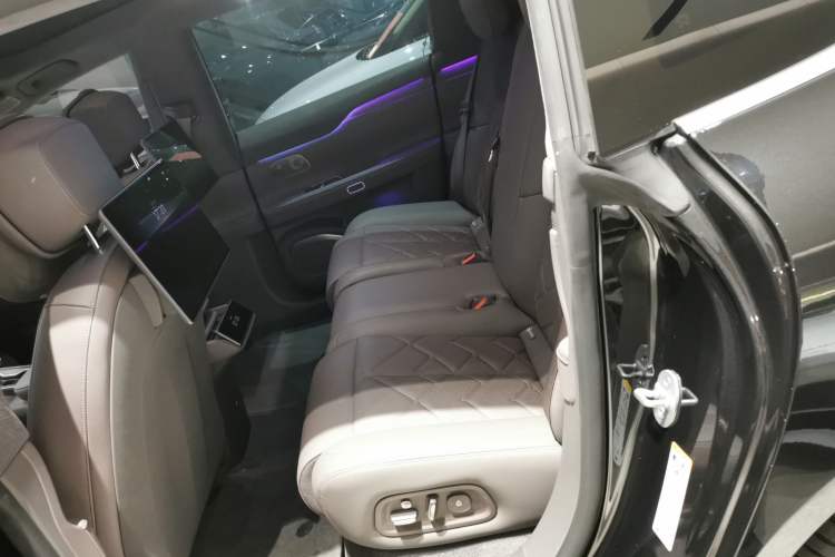 Used Nio ET7 2024 75 kWh Executive Signature Edition Left Rear Seat