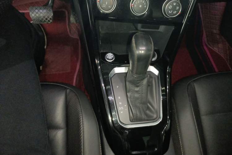 Used Volkswagen T-ROC 2019 280TSI DSG Two-Wheel Drive Comfort Version China VI Standard