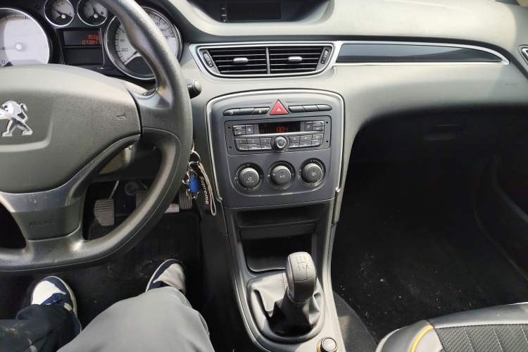 Used Peugeot 308 2013 1.6L Manual YouShang Model Audio And AC Panel