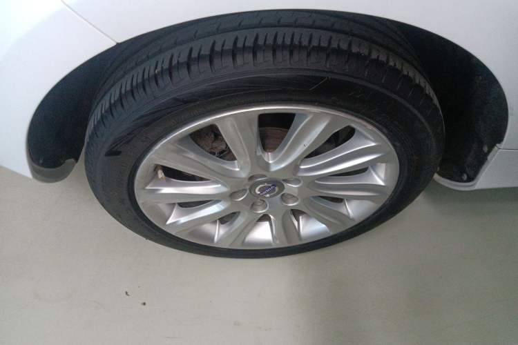 Used Volvo V40 2015 1.6T Zhiyi Edition