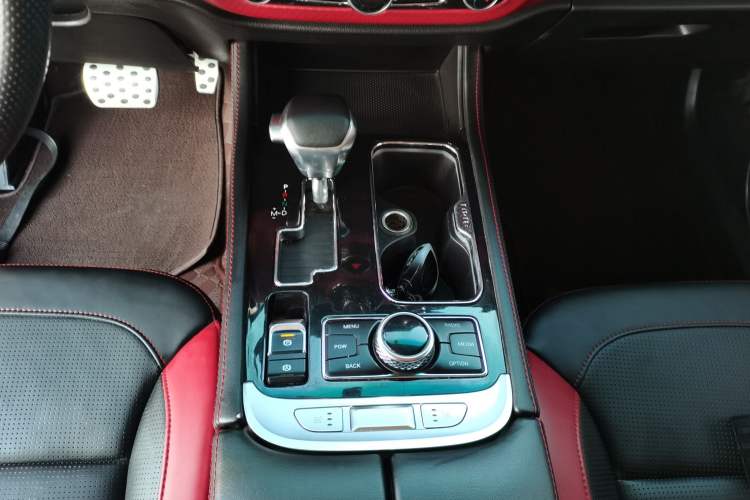 Used BAIC Off-Road BJ40 2018 PLUS 2.3T Automatic Four-Wheel Drive Premium Edition China V Gear Lever