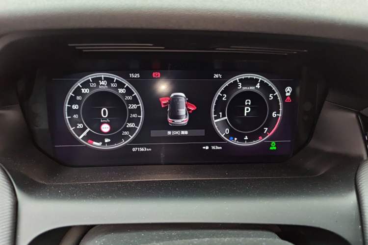Used Land Rover Discovery Sport 2021 249 PS R-Dynamic S Performance Edition Instrument Cluster