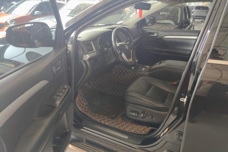 Used Toyota Highlander 2018 2.0T Four-Wheel Drive Luxury Version 7 Seats China VI Standard
