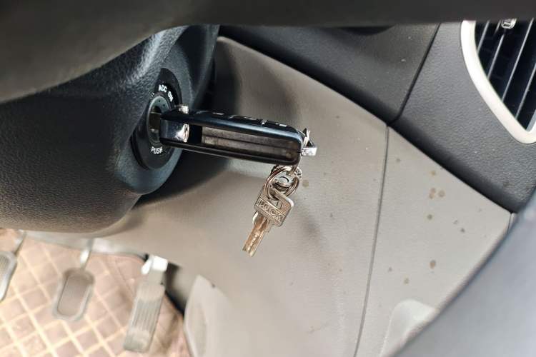 Used JAC Sunray 2022 2.0T Fuel-Efficient King PLUS Express Version Mid-axle 5-6 Seats HFC4DB3-2E4
