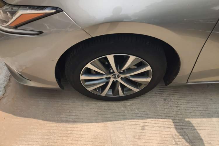 Used Lexus ES 2020 300h Premier Edition Exterior 4