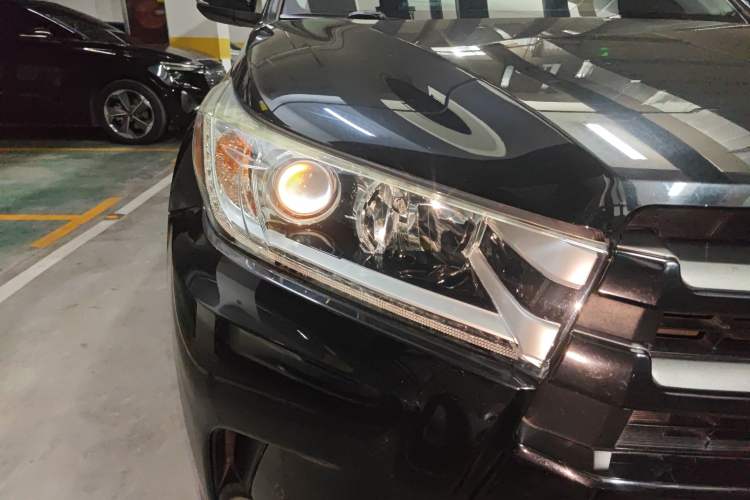 Used Toyota Highlander 2018 2.0T Four-Wheel Drive Luxury Edition 7 Seats China V Emission Standard