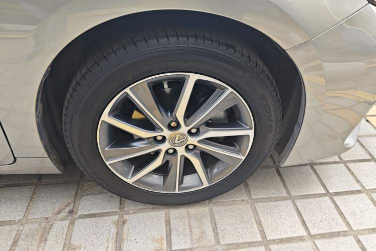 Used Lexus ES 2015 300h Comfort Edition