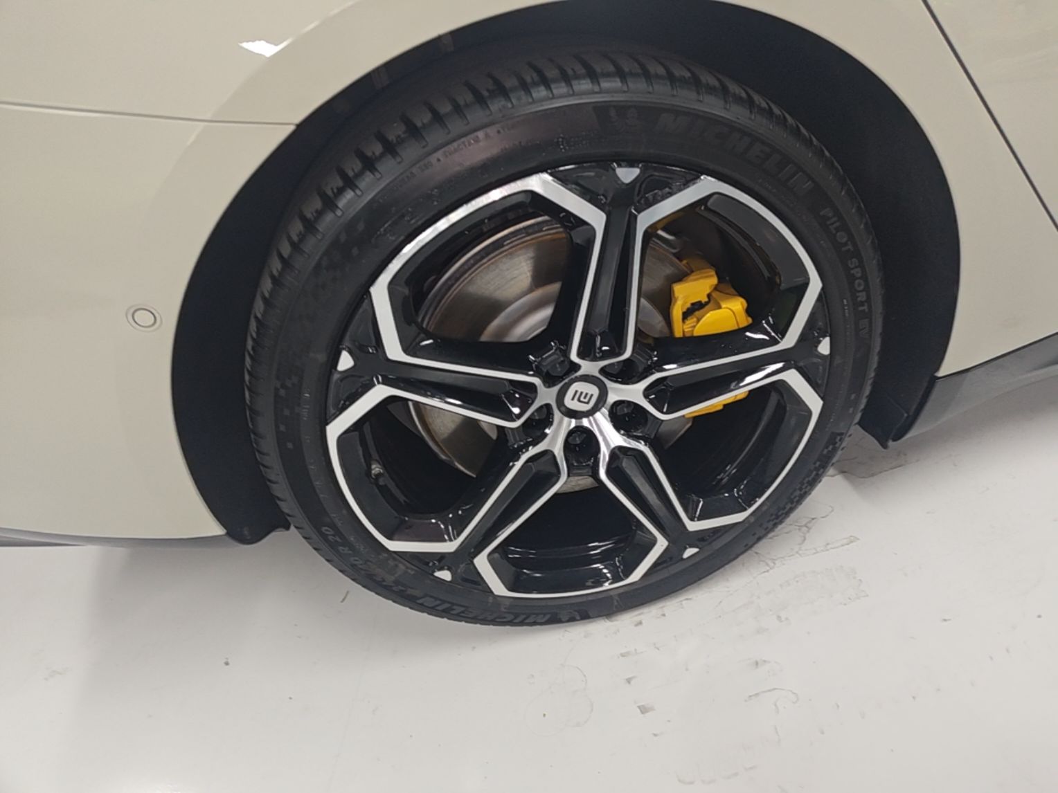 Xiaomi Auto SU7 2024 Rear-Drive Long-Range Intelligent Driving Version — снимка 11